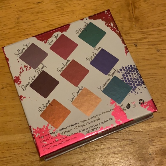 Hank & Henry Living in Color Eyeshadow Palette - Picture 4 of 5